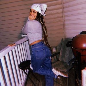 Meet your Posher, Isis